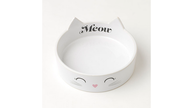 Shallow 13cm cat bowl featuring a stylish Meow Kitty design to prevent whisker fatigue and promote healthy eating.