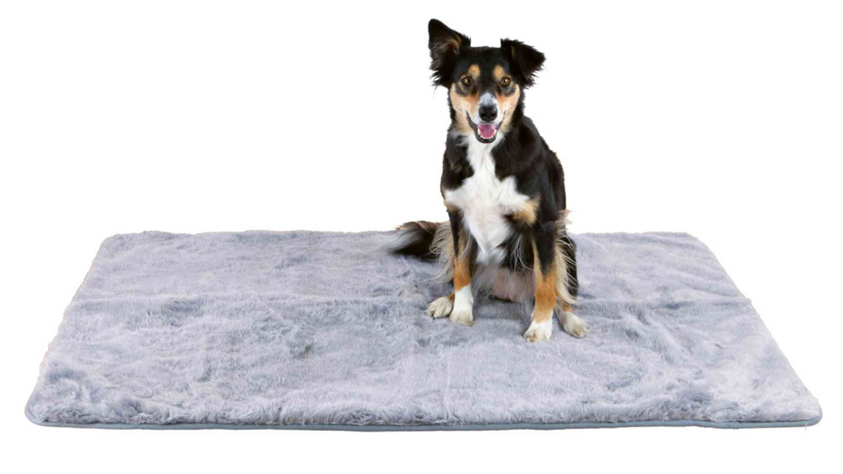 Cozy grey pet thermo blanket, 75cm, with soft fleece, insulating fill, and non-slip bottom for comfort and safety.