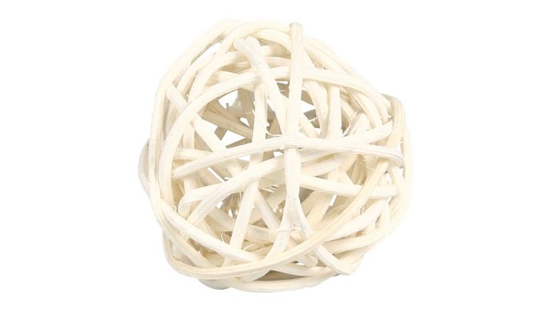 Wicker ball with bell for small pets, 4cm, promoting play and engagement for hamsters and mice.