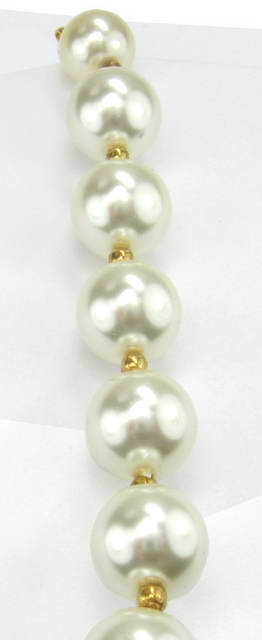 Elegant 10mm pearl bracelet, crafted with high-quality pearls, perfect for any occasion and all wrist sizes.