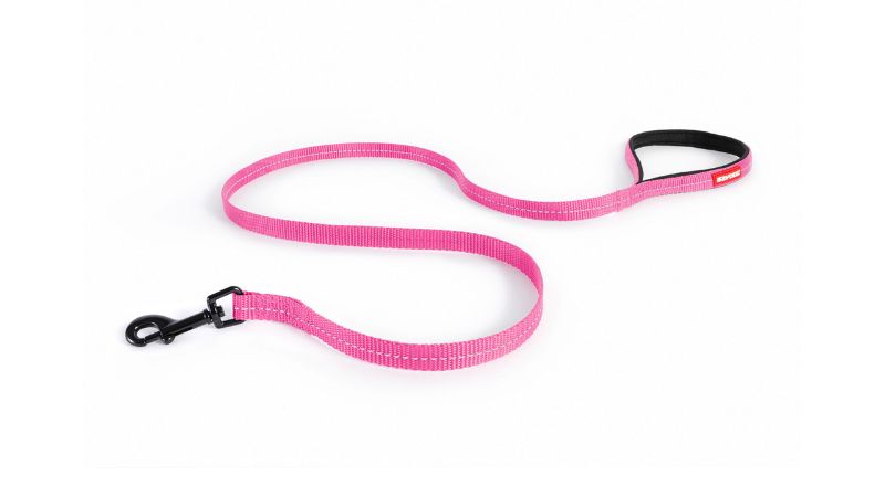 Pink 120cm dog leash for small dogs, featuring a neoprene handle, reflective stitching, and durable carbon snap clip.