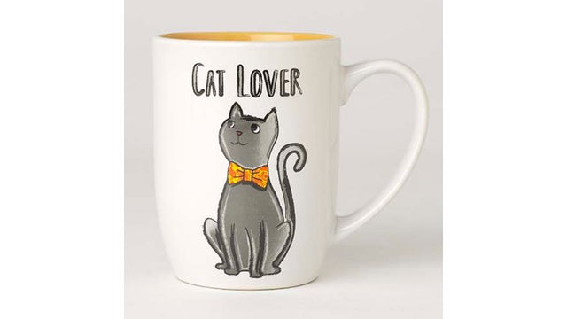 Ceramic "Cat Lover" mug with 700mL capacity, featuring an adorable cat design for feline enthusiasts.