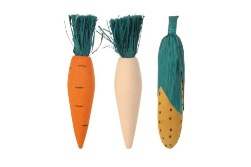 Small animal chew toy pack featuring wooden veggies, promotes dental health and enriches playtime for rabbits and rodents.