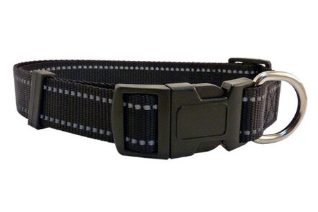 Dog collar in black with reflective thread, adjustable fit, for small to medium dogs, enhancing safety during nighttime walks.