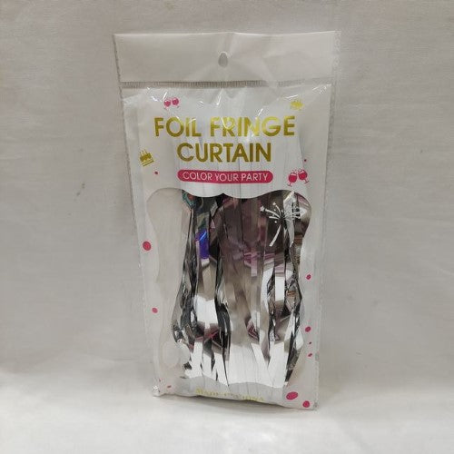 Set of 6 shimmering foil fringe curtains (1 x 2m) in gold and silver, perfect for parties and celebrations.