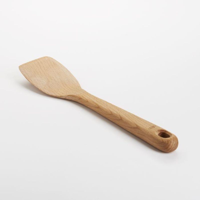 Natural beechwood turner designed for flipping, lifting, and serving; safe for non-stick cookware with a protective finish.