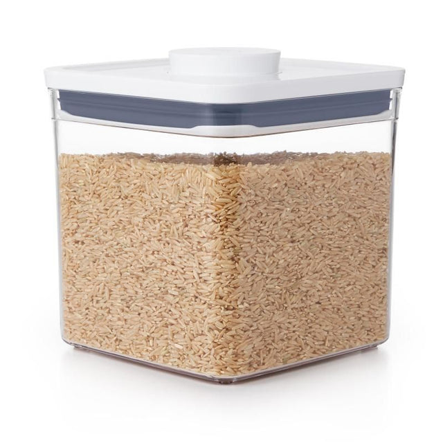 Airtight 2.6L OXO Good Grips POP container for pantry organization, perfect for dry ingredients with a modern design.