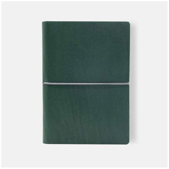 Elegant green Ciak Classic 12 x 17 cm lined notebook, featuring a vegan-friendly cover and unique elastic pen holder.