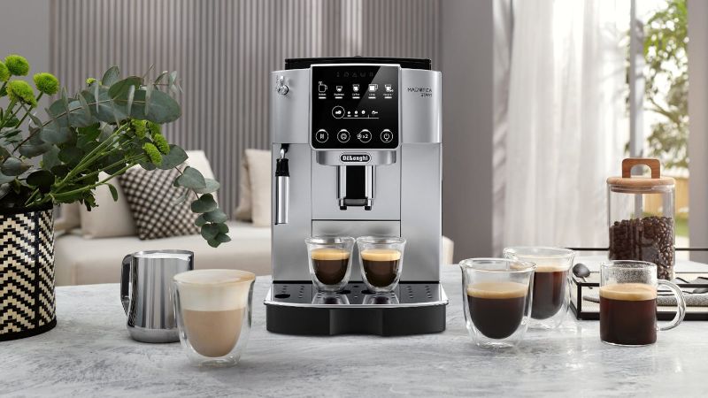 De'Longhi Magnifica Start espresso machine in silver-black, featuring a built-in grinder and traditional milk frother for customizable coffee.