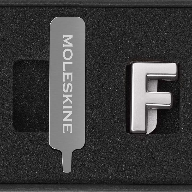 Moleskine Pins F Silver: Customizable zinc alloy pins for personalizing your notebook's elastic closure with style.