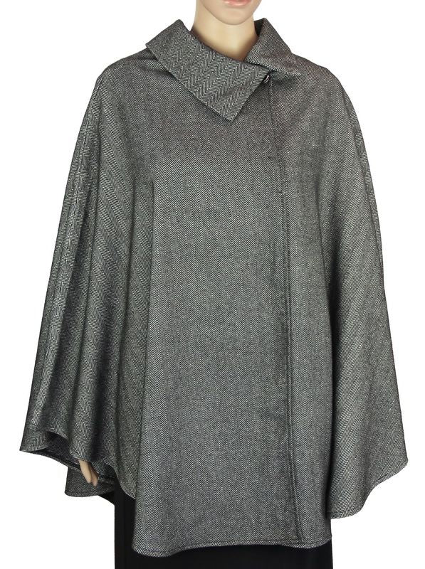 Elegant Charlotte cape in soft fabric, perfect for versatile layering and chic style for any occasion.