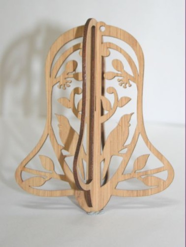 Bamboo Tui ornament measuring 81 x 96 mm, celebrating New Zealand's avifauna with eco-friendly elegance.