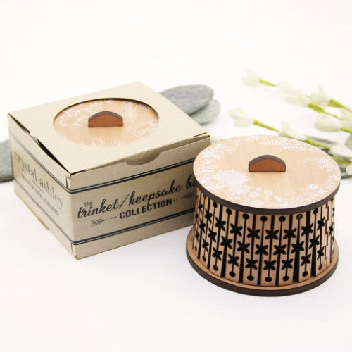 Round trinket box made of NZ Beech veneer, featuring a charming Fantail design, perfect for storing jewelry and keepsakes.