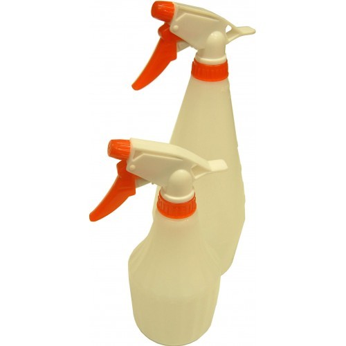 Lightweight 550ml plastic spray bottle with trigger action, ideal for cleaning, gardening, and automotive use.