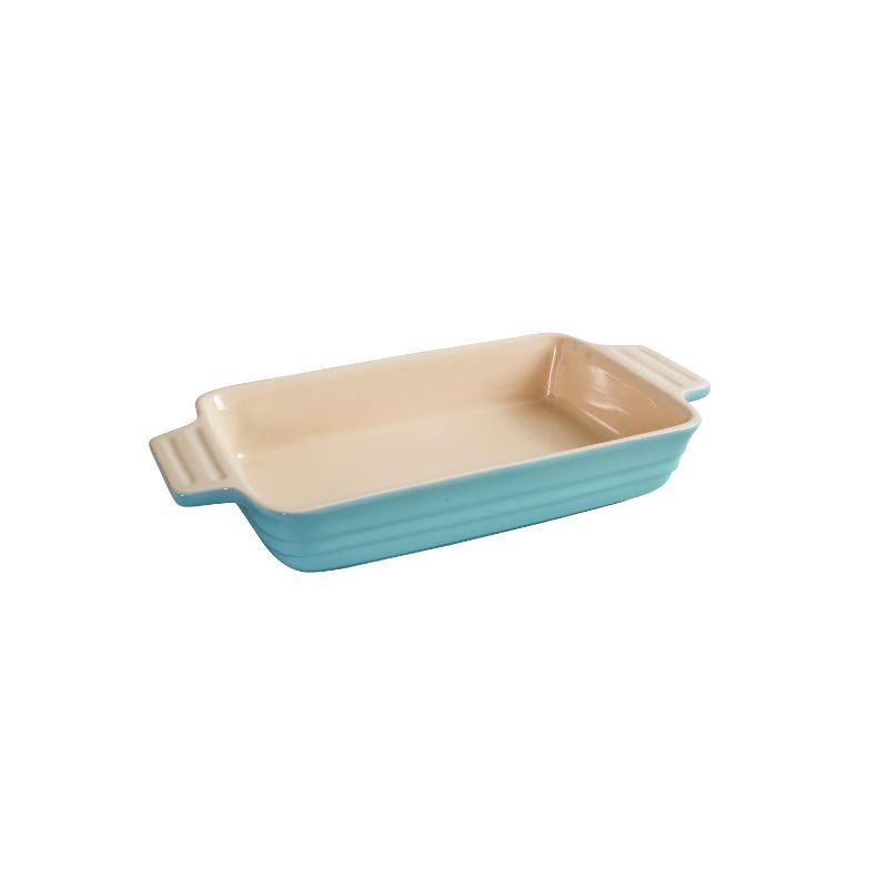 Chasseur Medium Rectangular Baker in Duck Egg Blue, perfect for baking, roasting, and serving stylishly.