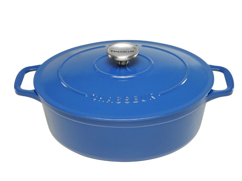 Sky Blue Oval French Oven, 27cm/4L, ideal for slow-cooking, stews, and soups with self-basting lid and unique design.