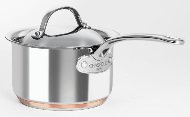 Elegant Chasseur Le Cuivre saucepan with lid, 1.9L capacity, featuring copper core for rapid heating and stainless steel design.