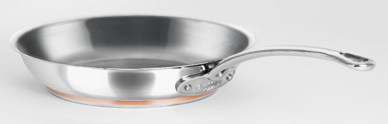 Chasseur Le Cuivre 26cm Fry Pan, featuring copper core for optimal heat distribution, elegant design, and ergonomic handles.