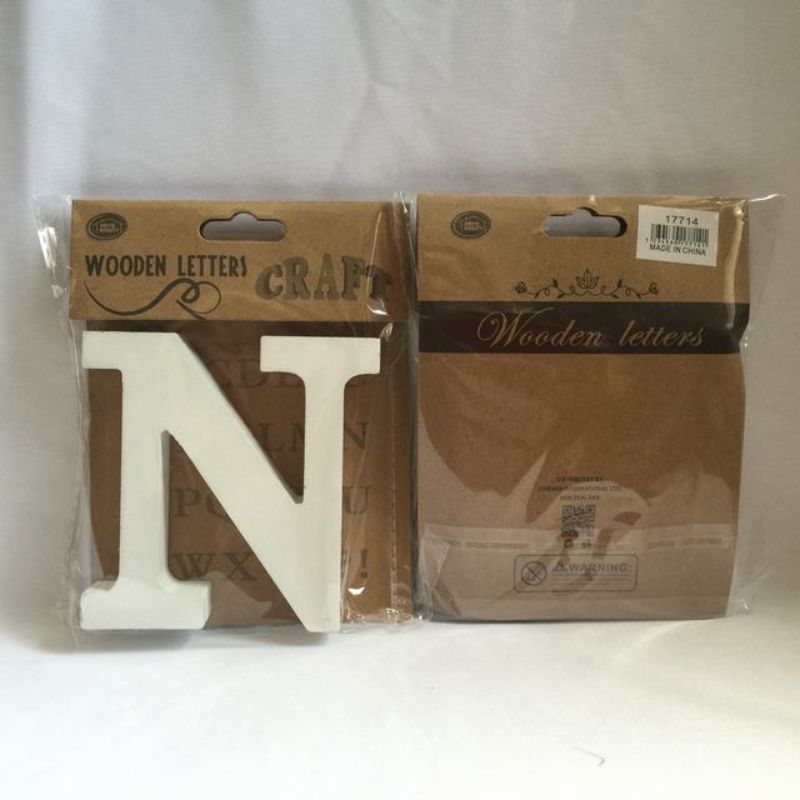 Set of 12 wooden letters 'N' measuring 2x11cm, ideal for decor, crafts, and personalizing spaces with a rustic touch.