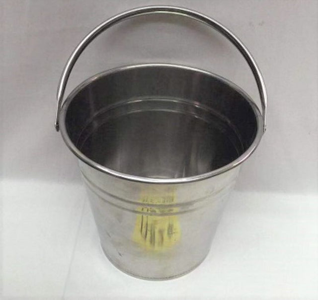 Set of 6 stylish 18cm ice buckets, perfect for elevating events and keeping beverages chilled.