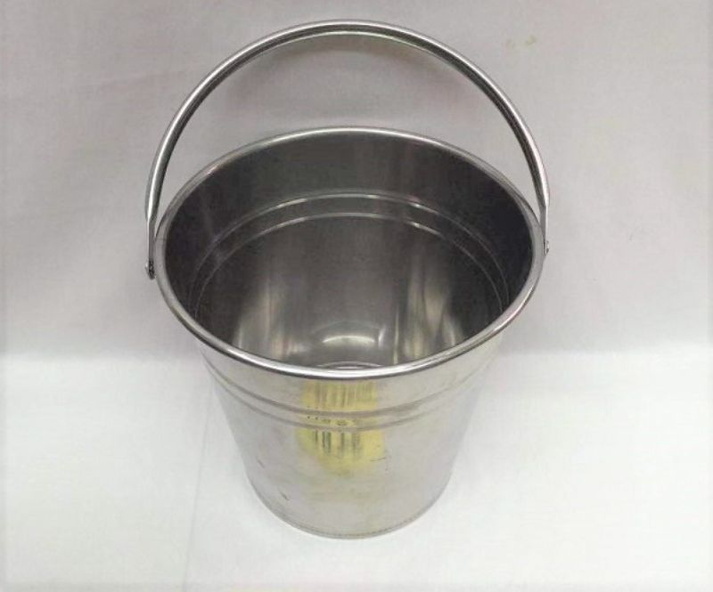 Set of 6 stylish 20cm ice buckets, perfect for serving chilled drinks at any gathering or event.