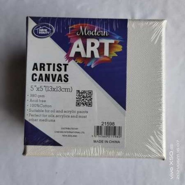 Set of 6 mini artist canvases (13 x 13CM) for painting and crafting, ideal for all skill levels and projects.
