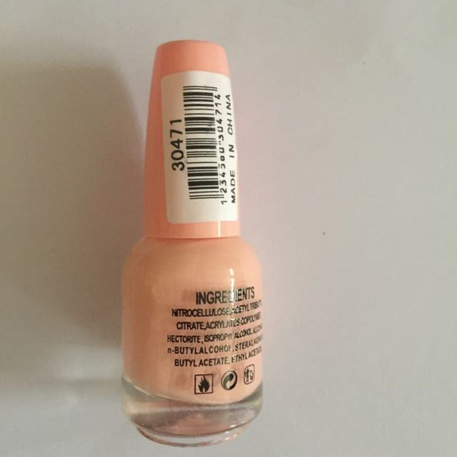 Set of 6 nail polishes in trendy and timeless shades, perfect for stylish nail art and long-lasting results.
