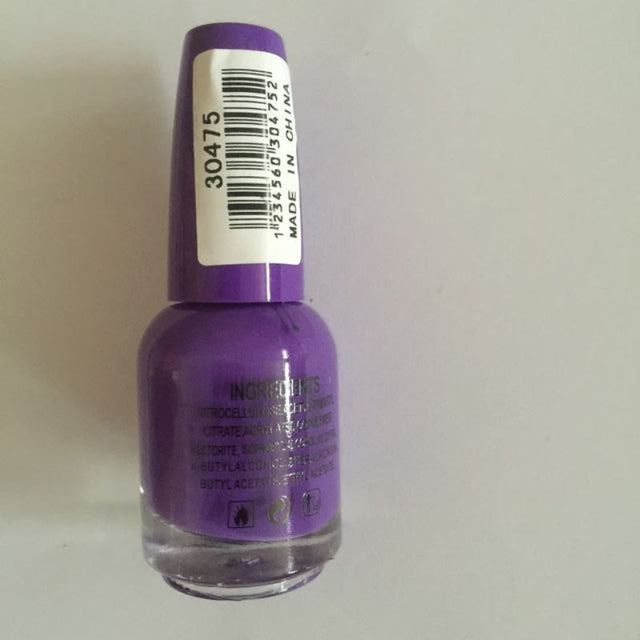 Set of 6 vibrant nail polishes in rich colors, ideal for stunning manicures and long-lasting wear.