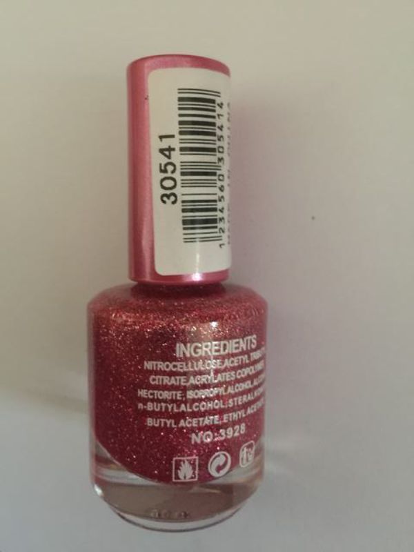 Set of 6 vibrant nail polishes featuring trendy shades, long-lasting wear, and smooth application for stylish manicures.