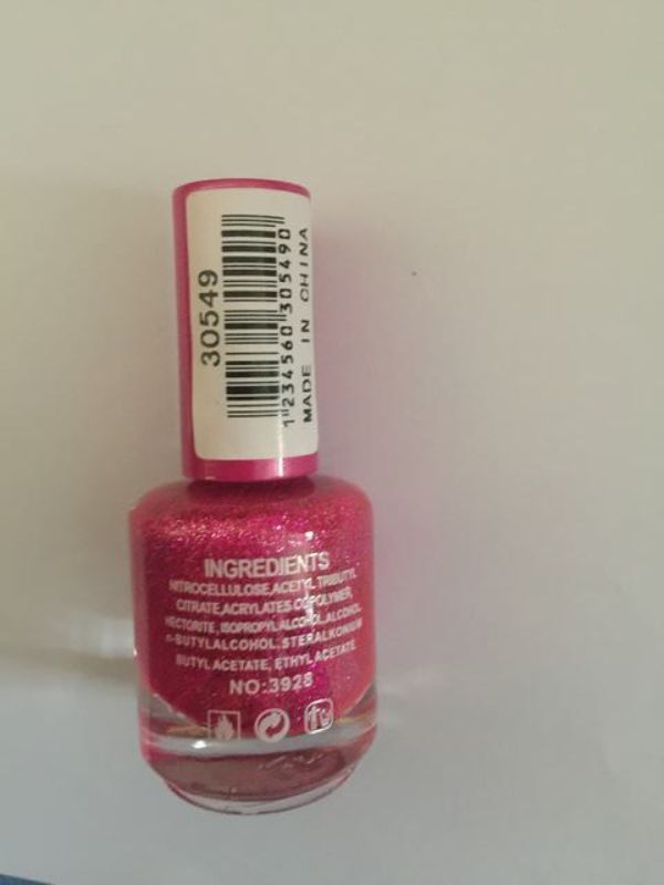 Set of 6 vibrant, chip-resistant nail polishes for easy application and long-lasting, salon-quality manicures.