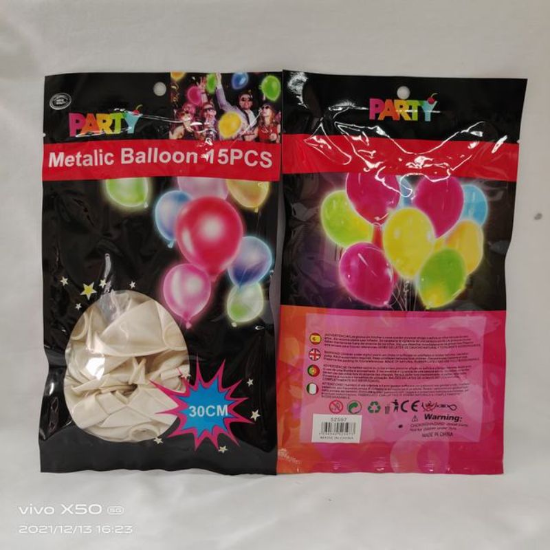 White 30cm metallic balloons (180pcs) perfect for celebrations, adding elegance to any party theme or decoration.