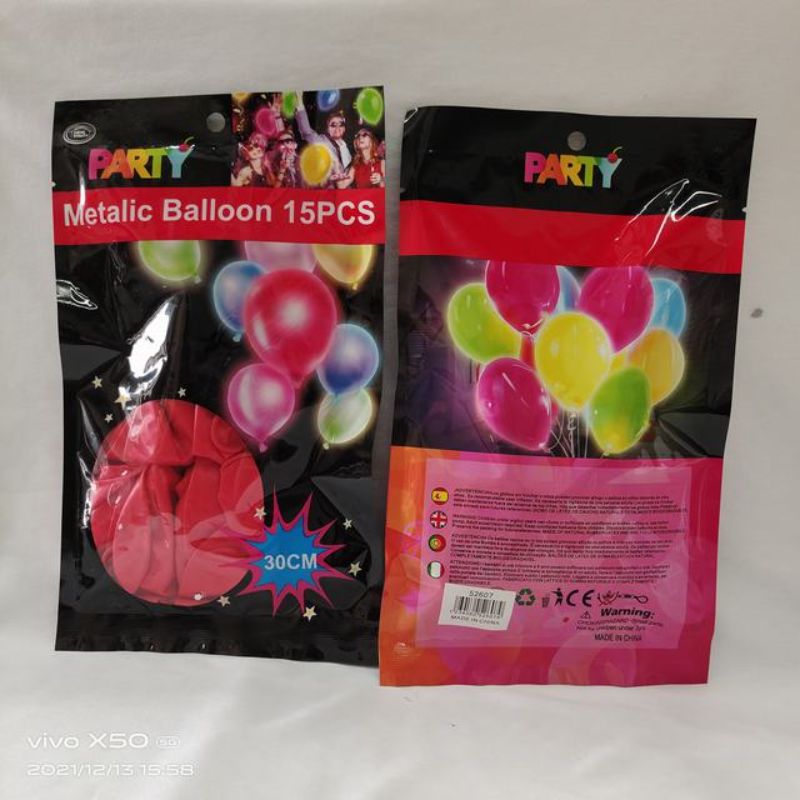 Bright red metallic balloons, 30cm, perfect for festive decor, available in a pack of 180 for celebrations and events.