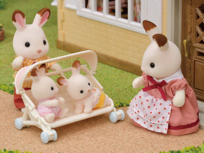 Triplets Stroller from Sylvanian Families, a versatile pushchair for baby triplets, with adjustable canopy and comfy seat.