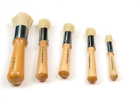 Artist Brush - Das Stencil Brush S1368 No.12 for precise stencil application on various surfaces with even paint distribution.