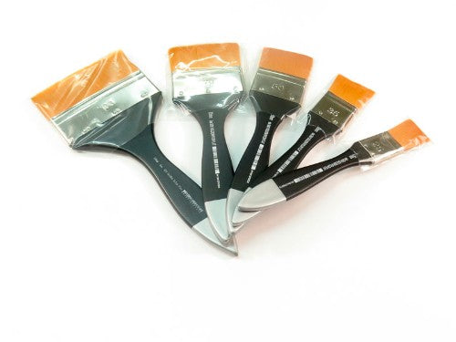 35mm flat brush with golden nylon bristles, ideal for smooth application and even coverage in oil and acrylic painting.