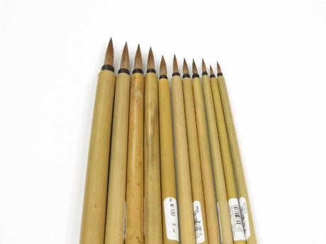 Artist Brush Sm100 Chinese #3, a versatile tool for precise artistry with fluid paints, ideal for detailed and broad strokes.