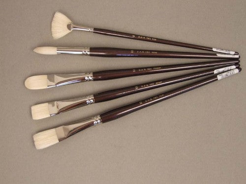 Professional-grade S1180 Hog/Taklon #4 artist brush for precise strokes in oil and acrylic painting.