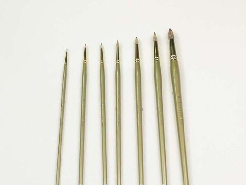 DASS2100 Syn-Mong Round #4 brush with resilient filaments, gold ferrule, and elegant design for precision in painting.