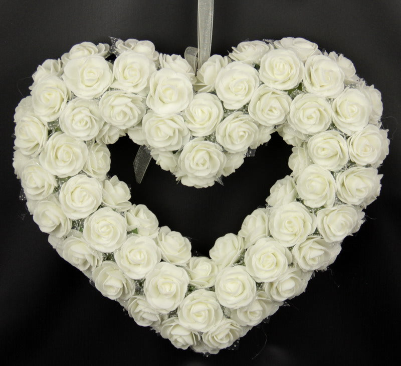 Large white rose heart wreath measuring 27x32x5 cm, perfect for elegant home decor and special occasions.