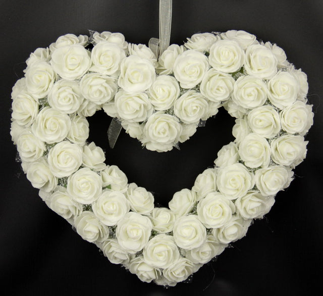 Large white rose heart wreath measuring 27x32x5 cm, perfect for elegant home decor and special occasions.
