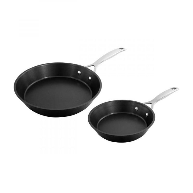 Pyrolux Ignite Skillet Set of 2 in black, 20cm and 26cm with non-stick coating and stainless-steel riveted handles.