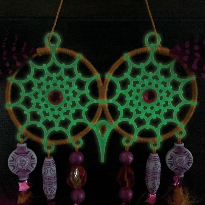 Owl-shaped dreamcatchers in a set of 2, featuring glow-in-the-dark eyes and colorful embellishments for peaceful sleep.