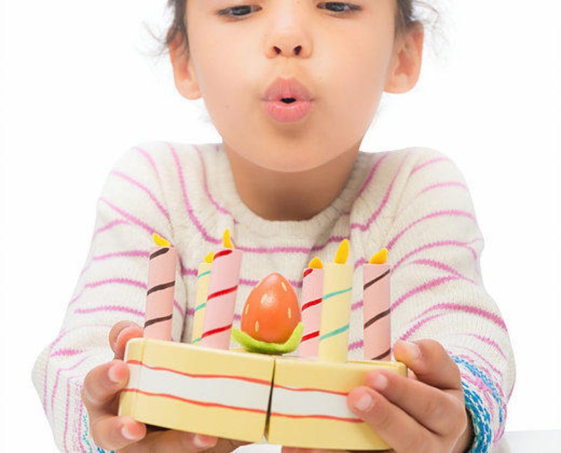 Vanilla Birthday Cake Playset - Le Toy Van