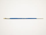 Close-up of the Das S2003fr Bristle Filbert #0 artist brush, ideal for fine detail and versatile painting techniques.