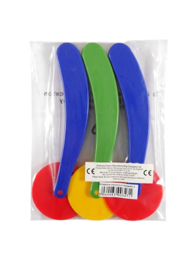 Colorful dough cutting wheels with ergonomic handles, perfect for slicing dough and clay for creative projects. Ideal for ages 3+.