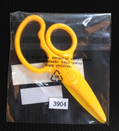 Child-friendly dough scissors designed for safe, fun baking, enabling kids to cut dough easily and creatively.
