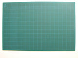 Large green 900x600 cutting mat, 3mm thick, self-healing surface for precise cutting in art, sewing, and scrapbooking.