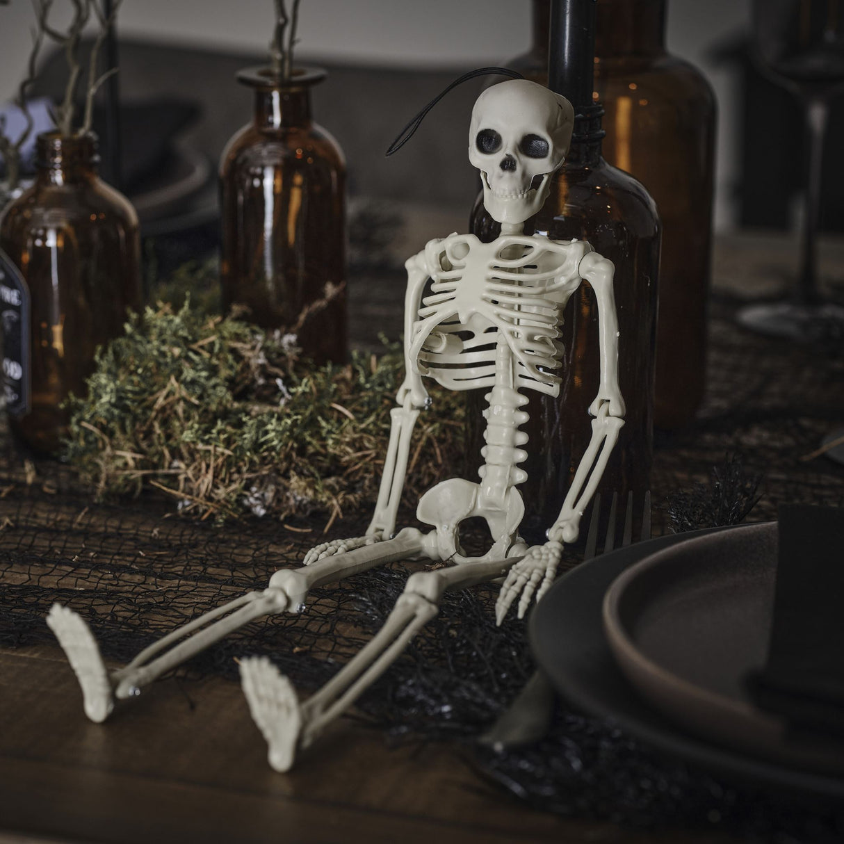 35cm eco-friendly plastic skeleton decoration for Halloween, perfect for creating a spooky atmosphere at your festivities.