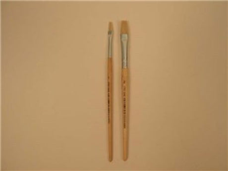 Das 1701 Flat Bristle #2 brush with high-quality bristles for smooth strokes, ideal for all painting techniques.
