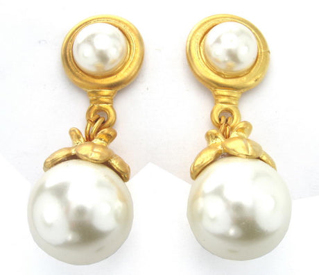 Elegant Pearlarl Earrings featuring lustrous faux pearls, perfect for any occasion, blending sophistication and comfort.